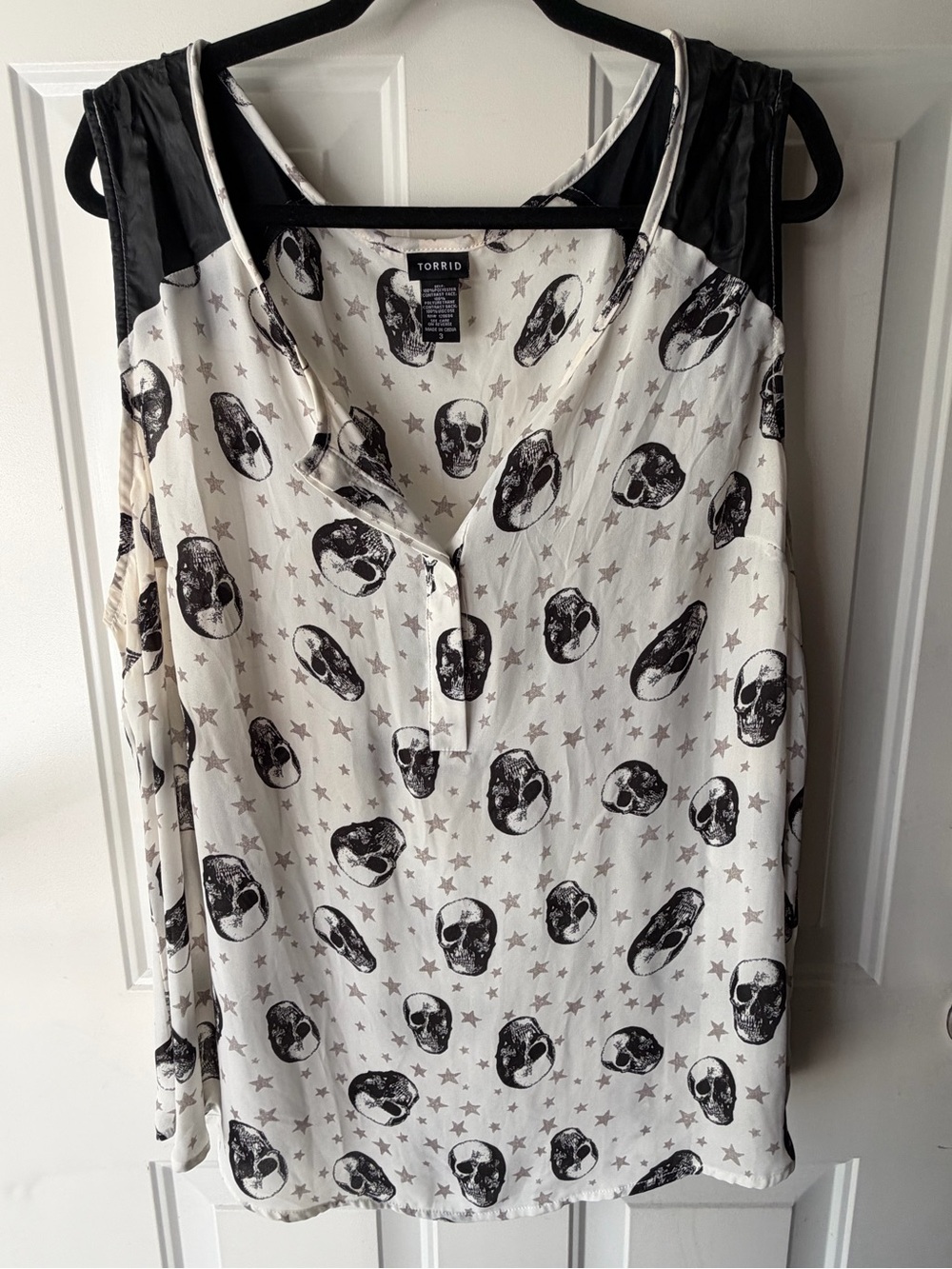 torrid 3X Black & White Skull and Star Sleeveless Henley Tank